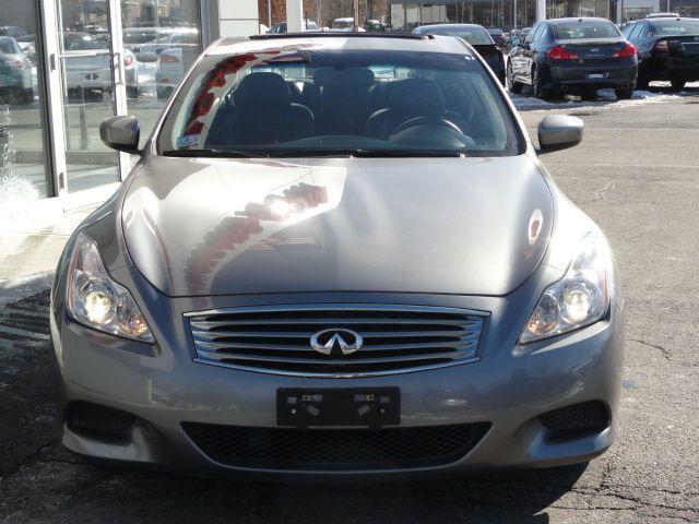 Infiniti G37 2008 photo 2