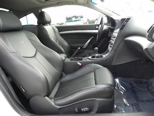 Infiniti G37 2008 photo 2