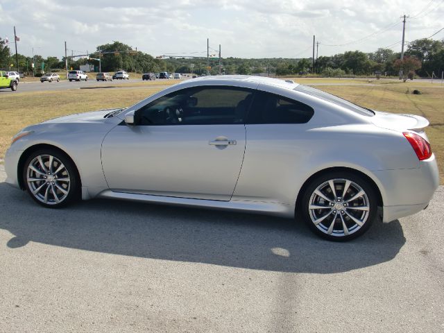 Infiniti G37 2008 photo 2