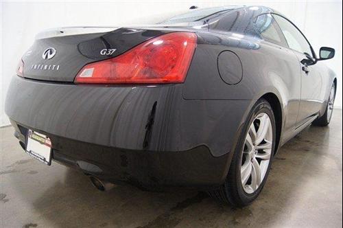Infiniti G37 2008 photo 2