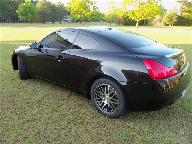 Infiniti G37 2008 photo 2