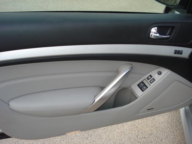 Infiniti G37 2008 photo 2