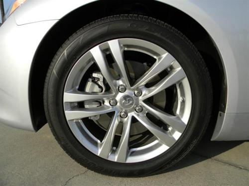 Infiniti G37 2008 photo 2