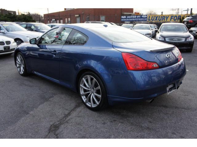 Infiniti G37 2008 photo 2
