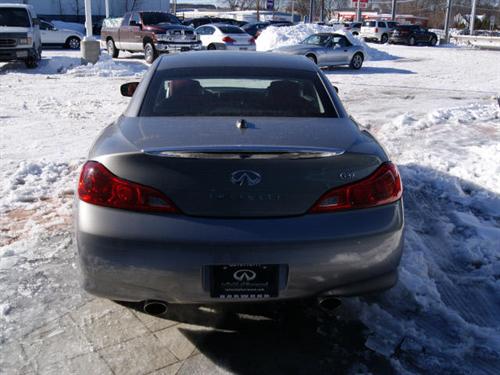 Infiniti G37 2009 photo 2
