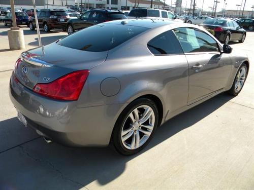 Infiniti G37 2009 photo 4