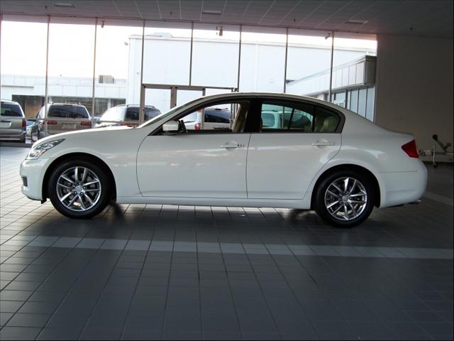 Infiniti G37 2009 photo 2