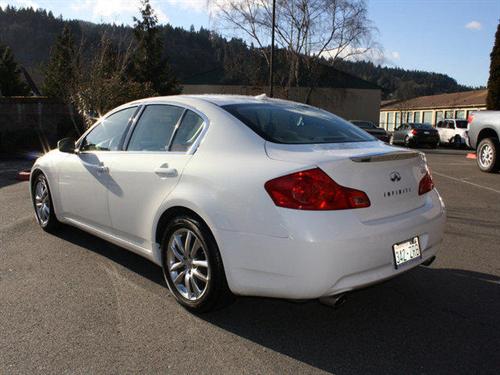 Infiniti G37 2009 photo 2