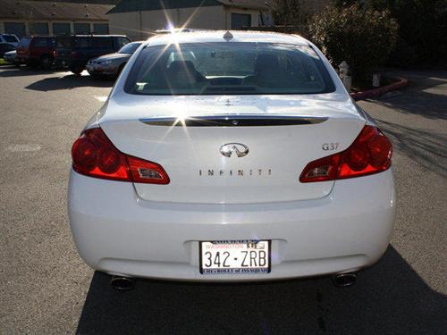 Infiniti G37 2009 photo 3