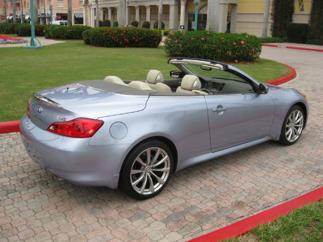 Infiniti G37 2009 photo 2
