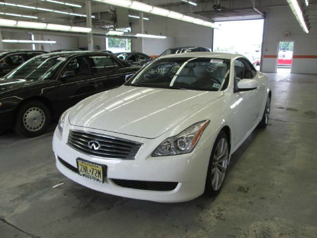 Infiniti G37 Crew-short-slt-hemi-4wd-20 INCH Rims-1 Owner Convertible