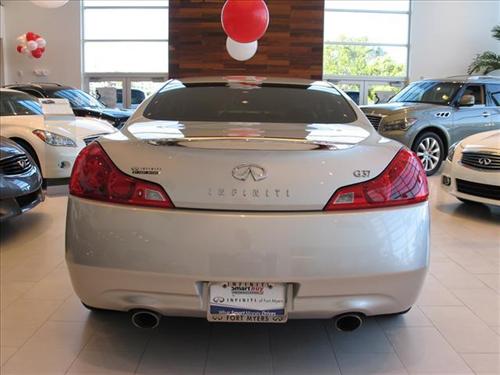 Infiniti G37 2009 photo 2
