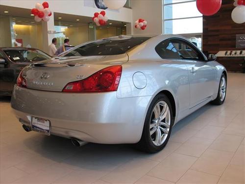 Infiniti G37 2009 photo 3