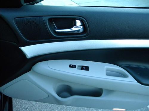 Infiniti G37 2009 photo 2