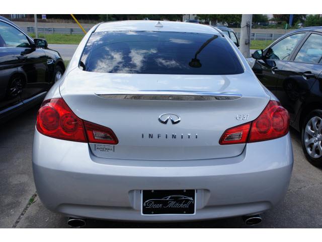 Infiniti G37 2009 photo 3