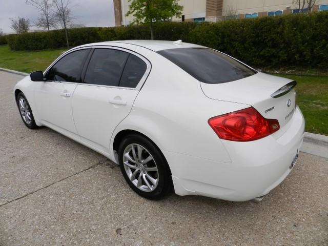 Infiniti G37 2009 photo 2