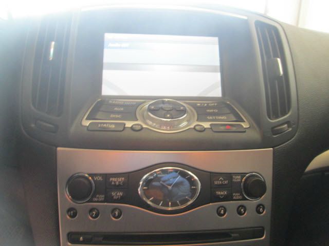 Infiniti G37 2010 photo 2