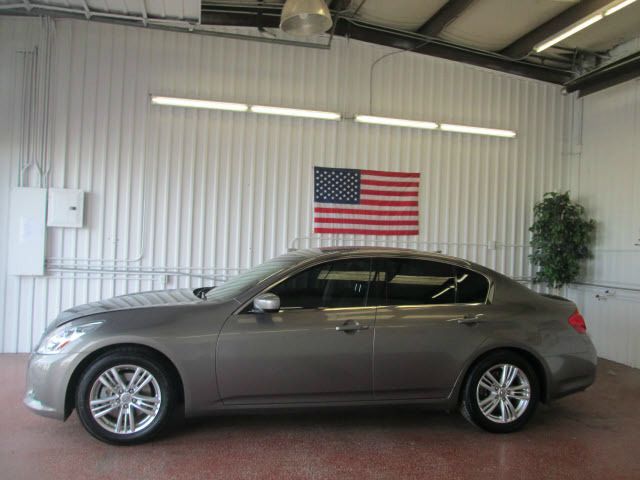 Infiniti G37 2010 photo 4