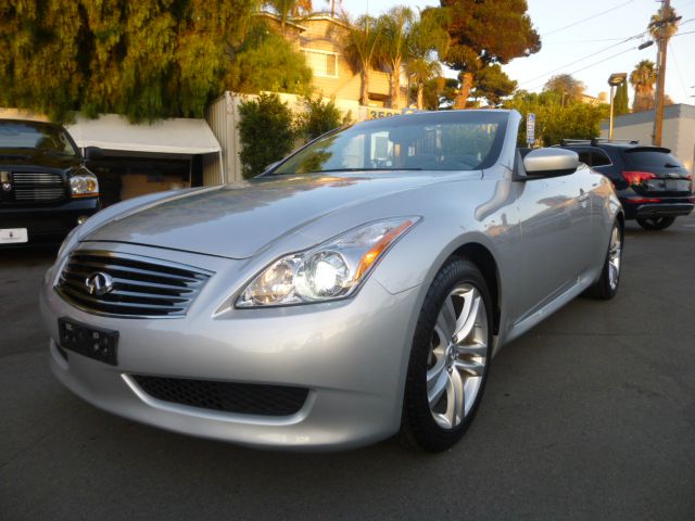 Infiniti G37 2010 photo 2