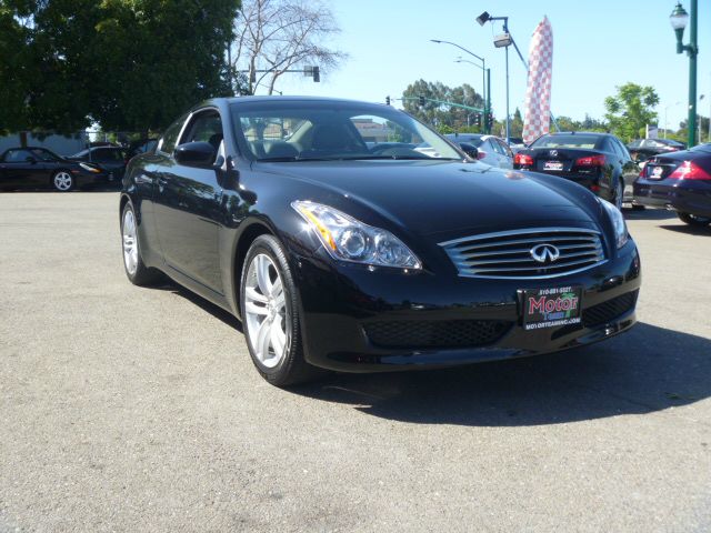 Infiniti G37 2010 photo 4