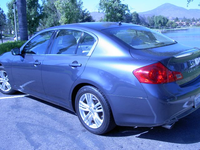 Infiniti G37 2010 photo 3
