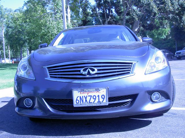 Infiniti G37 2010 photo 4