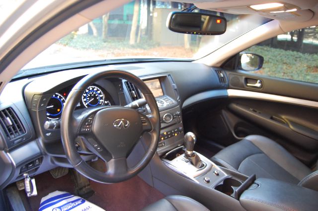 Infiniti G37 2010 photo 1