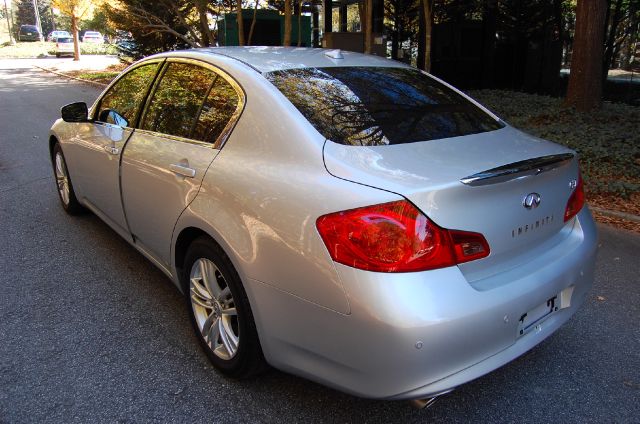 Infiniti G37 2010 photo 2