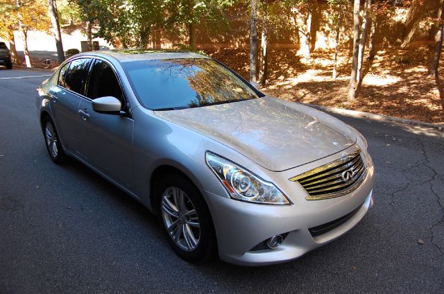 Infiniti G37 2010 photo 4