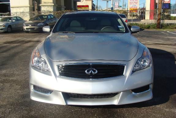 Infiniti G37 2010 photo 2