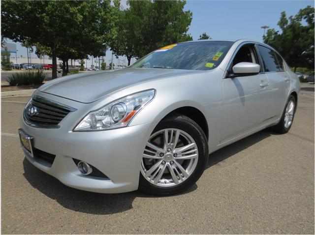 Infiniti G37 2010 photo 1