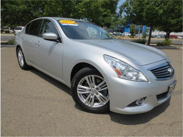 Infiniti G37 2010 photo 2