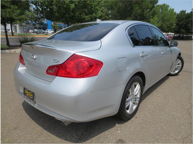 Infiniti G37 2010 photo 3