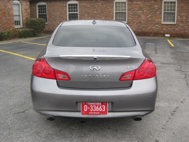 Infiniti G37 2011 photo 2
