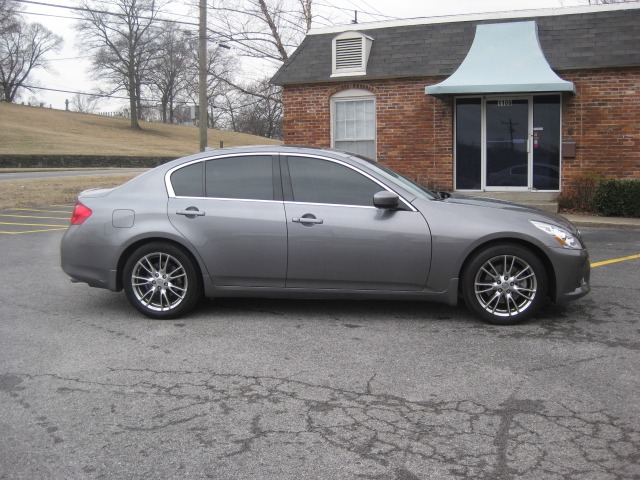Infiniti G37 2011 photo 3