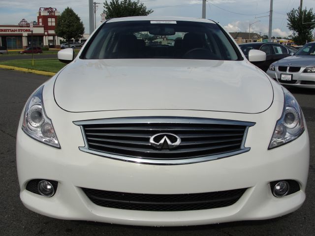 Infiniti G37 2011 photo 3