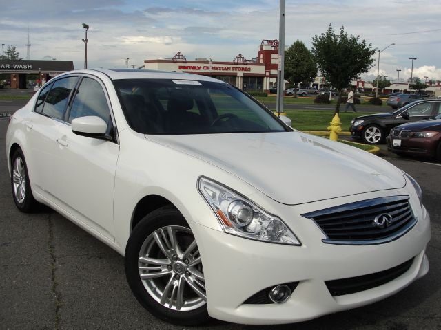 Infiniti G37 2011 photo 4