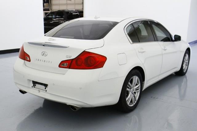 Infiniti G37 2011 photo 4