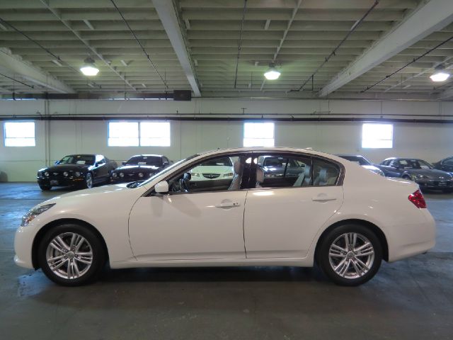 Infiniti G37 2011 photo 3