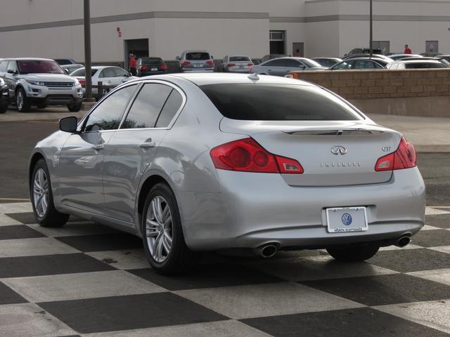 Infiniti G37 2012 photo 2