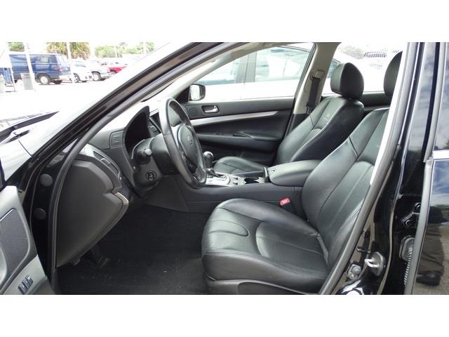 Infiniti G37 2012 photo 2