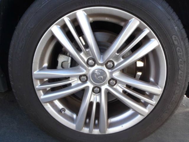 Infiniti G37 2012 photo 2