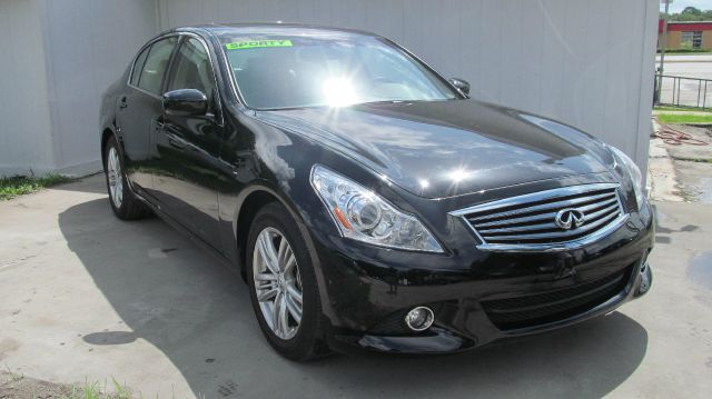Infiniti G37 2013 photo 2