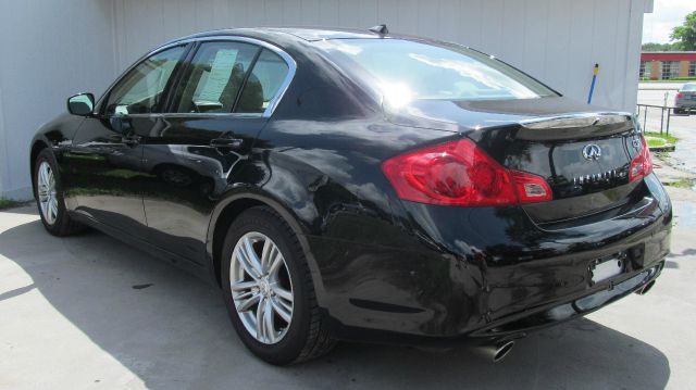 Infiniti G37 2013 photo 4