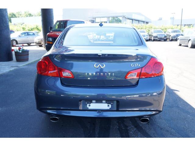 Infiniti G37 Sedan 2012 photo 2