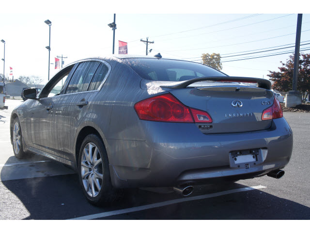 Infiniti G37x 2009 photo 2