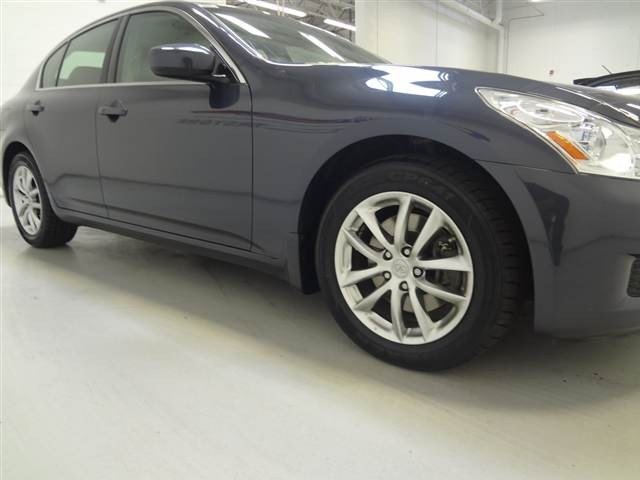 Infiniti G37x 2009 photo 2