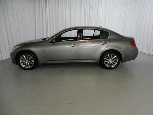 Infiniti G37x 2009 photo 4