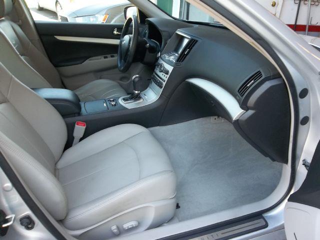 Infiniti G37x 2009 photo 2