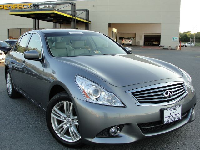 Infiniti G37x 2010 photo 2